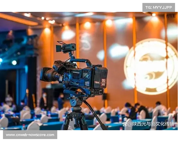 现场导播与制作团队接受采访,分享大型活动制作经验 现场导播与制作团队接受采访,分享大型活动制作经验